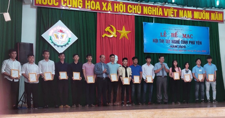 hoc-sinh-sinh-vien-mitc-boi-thu-giai-tai-hoi-thi-tay-nghe-tinh-phu-yen-nam-2020-22