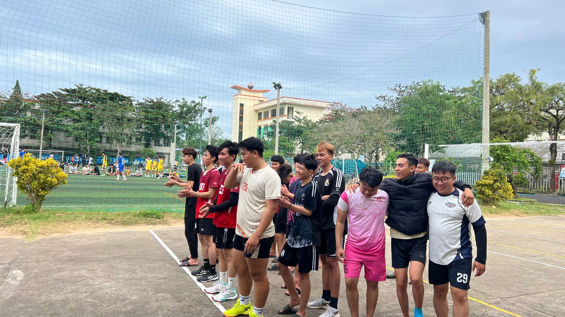 Bóng đá giao lưu Cơ Điện MITC