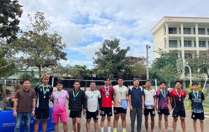 Bóng đá giao hữu Cơ Điện MITC